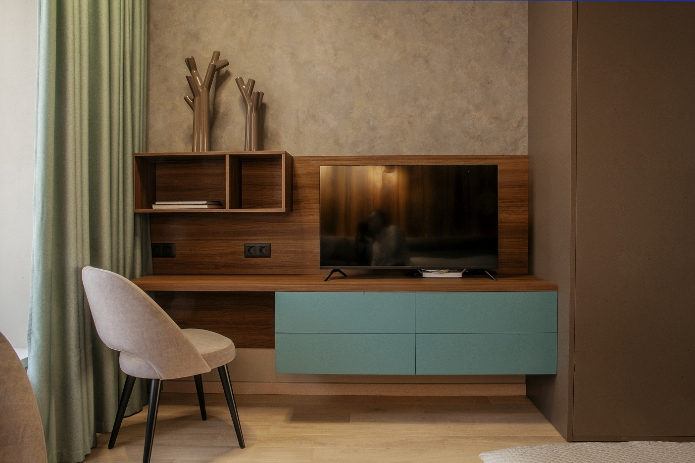 КРАСКИ SATIN SM, SCHUPPE, ДЕКОРАТИВНЫЕ ПОКРЫТИЯ В ПРОЕКТЕ СТУДИИ ЖАР-ПТИЦА, ЕКБ