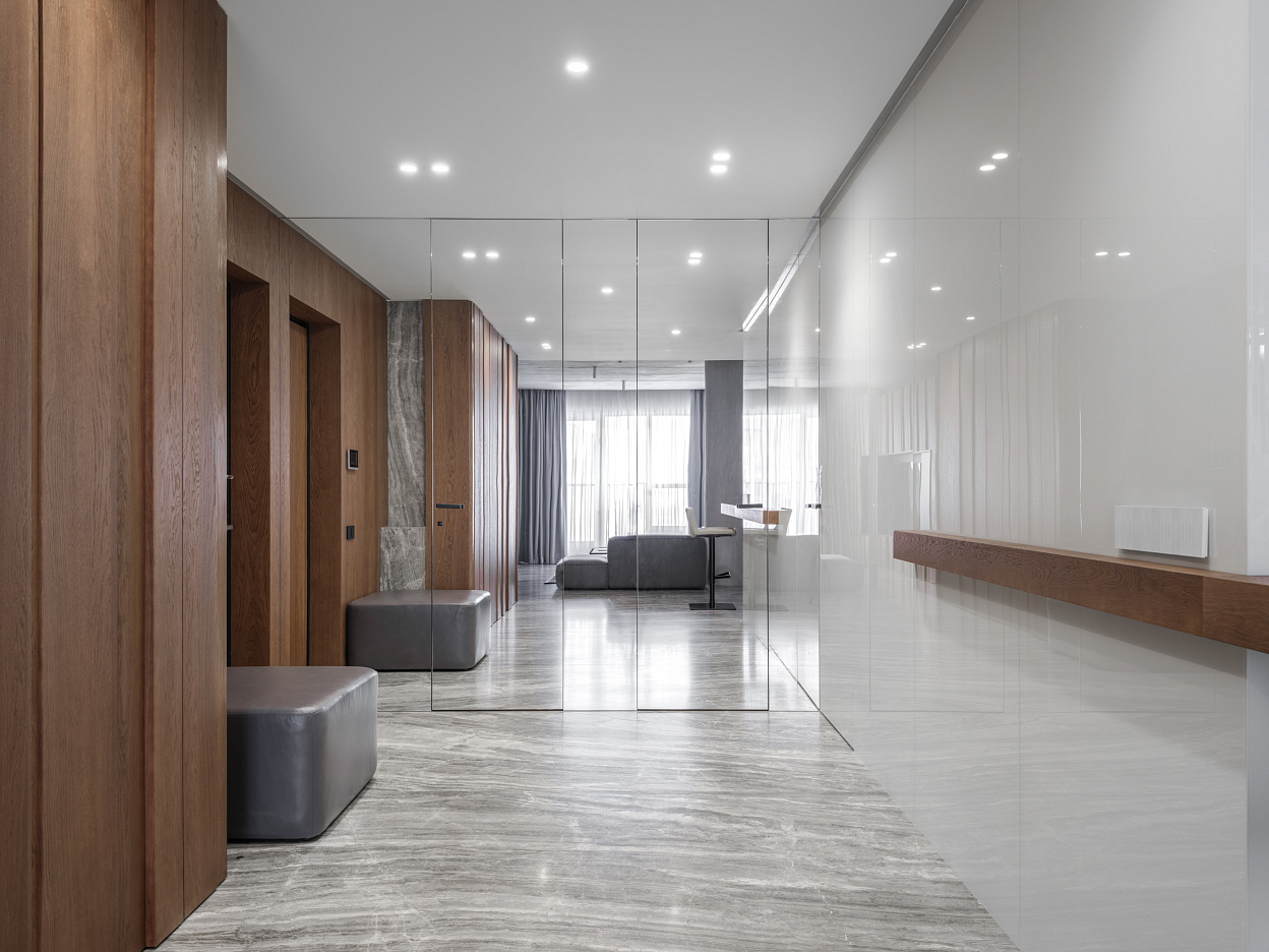 ДЕКОРАТИВНЫЕ ПОКРЫТИЯ ПОД БЕТОН, ХУДОЖЕСТВЕННАЯ РОСПИСЬ, КРАСКА SATIN SM В ПРОЕКТЕ СЕРГЕЯ МАНСУРОВА, ЕКБ